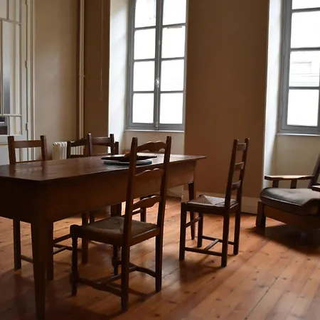 Appartement De Caractère Plein Centre Bourg